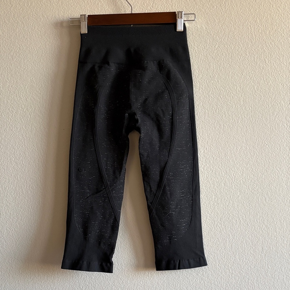 Lululemon Free To Flow Crop Leggings Black / White Ribbed Waistband #W6AE1S Sz 4 - Picture 3 of 9